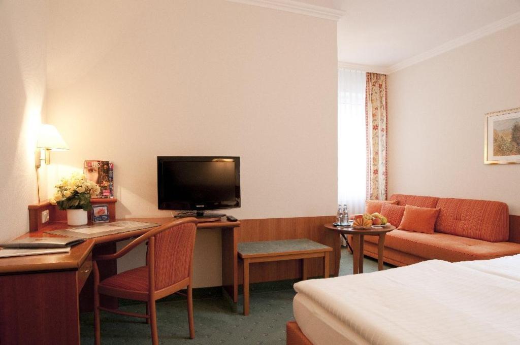 Hotel Haus Am Park 바트 홈부르크 포어 데어 회에 객실 사진